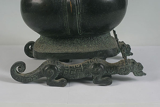 青铜器－－龙耳方壶,战国