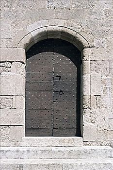 门,石墙