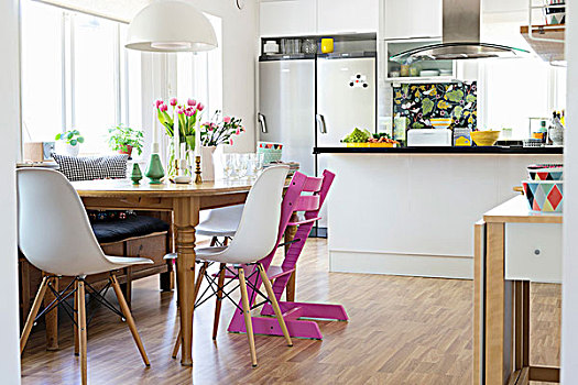 经典,壳,椅子,粉色,木桌子,正面,台案,厨房