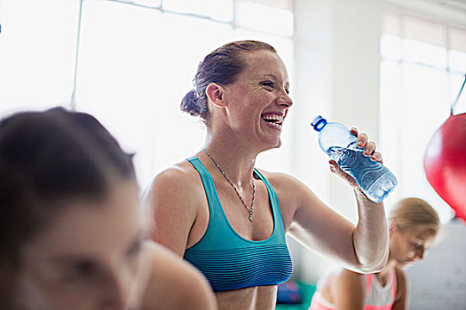 笑,女人,饮用水,休息,柱子,锻炼,健身房