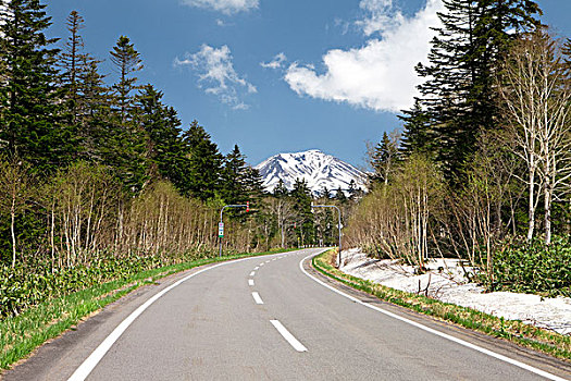 山,道路,残雪