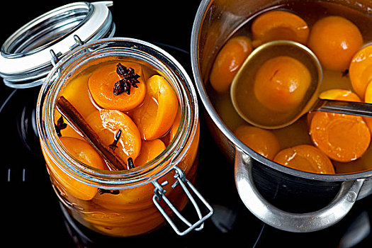 杏子蜜饯,罐,锅