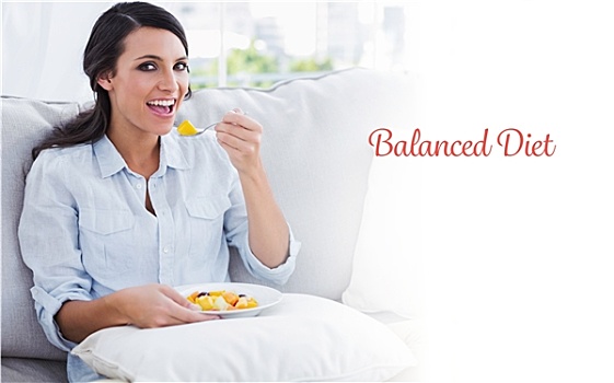均衡饮食,高兴,坐,女人,沙发,吃,水果沙拉
