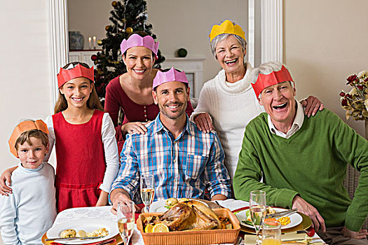高兴,大家庭,派对帽,餐桌