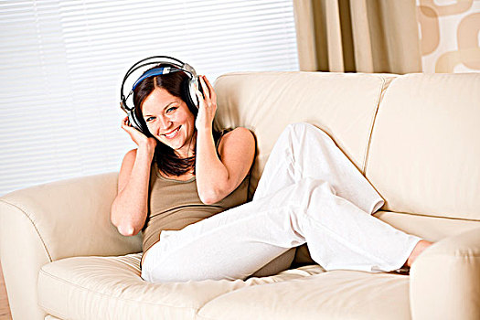 高兴,女人,耳机,躺下,沙发,休闲沙发,听,音乐