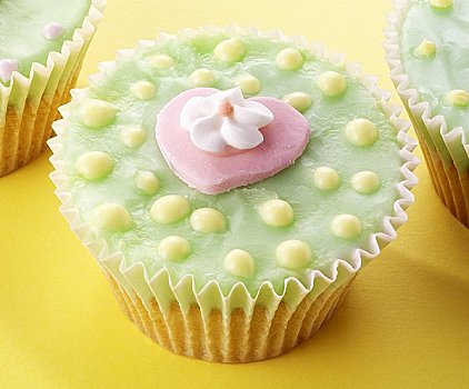 精灵蛋糕,绿色,糖衣,粉色,心形,糖,花