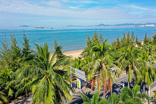 航拍海南三亚湾旅游度假区海水浴场椰林沙滩