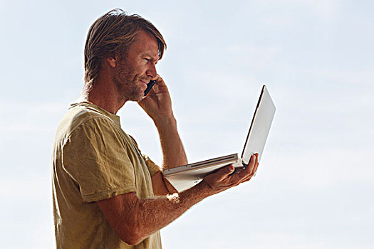 一个,男人,读,便携电脑,显示屏,通电话,托雷莫里诺斯,马拉加省,西班牙
