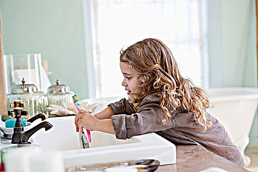 可爱,小女孩,刷牙,浴室水池