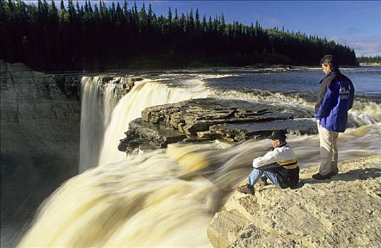 亚历山大,瀑布,干草,河,加拿大西北地区,加拿大
