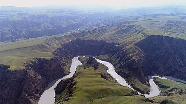 新疆特克斯,阔克苏大峡谷,高山草甸,峡谷激流