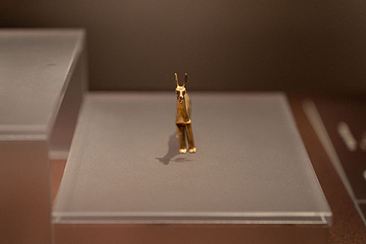 秘鲁印加博物馆藏印加帝国金美洲驼雕像