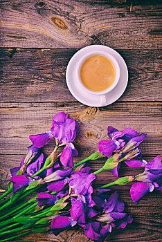 花束,一杯咖啡