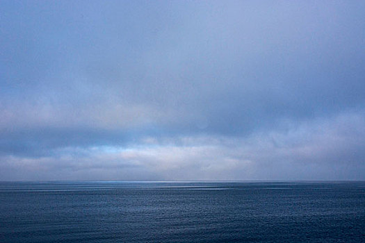 挪威,斯瓦尔巴特群岛,岛屿,静水,多云,天空