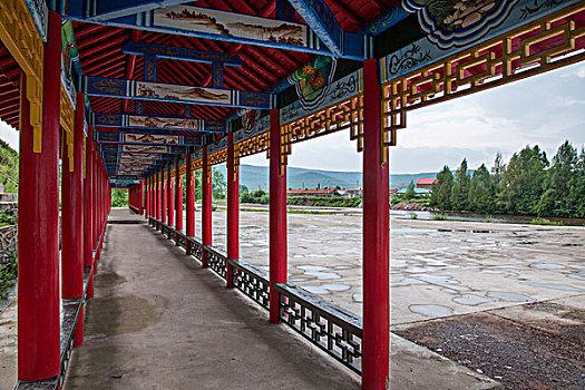 内蒙古呼伦贝尔大兴安林地区根河市满归镇凝翠山脚下风景区长廊