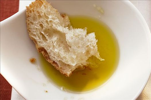橄榄油,白面包