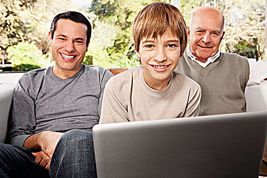 男孩,笔记本电脑,父亲,爷爷