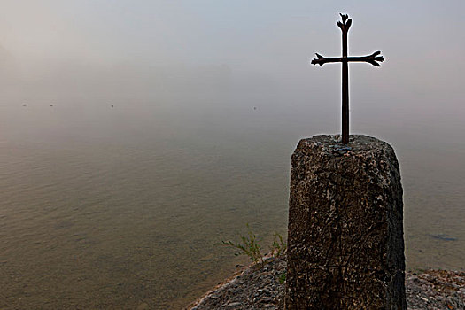 十字架,雾,湖,岛屿,靠近,上巴伐利亚,巴伐利亚,德国,欧洲