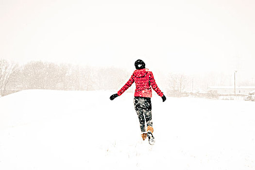 雪,舞者