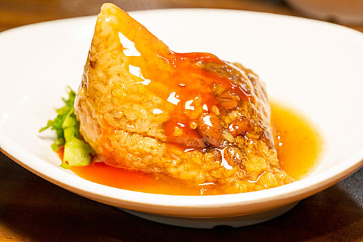端午节一定会吃的传统美食,手工肉粽