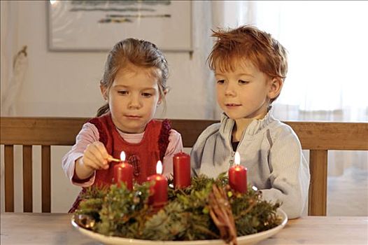 孩子,圣诞时节,蜡烛,降临节花环