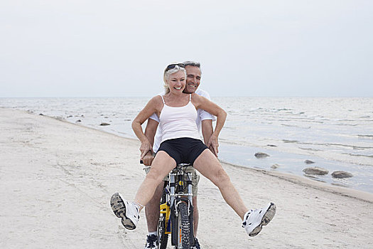 伴侣,骑,自行车,海滩,安大略省,加拿大