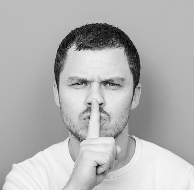 男人_头像_手势_安静_黑色_黑白_高清图片_全景视觉