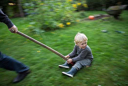 小男孩,坐,铲,成年,花园