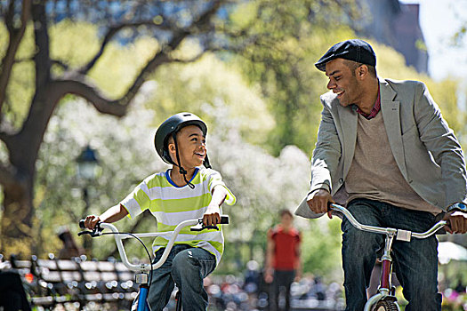 骑自行车,乐趣,父子,并排