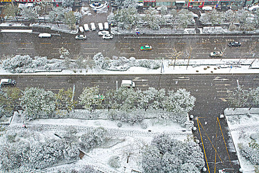 城市雪景