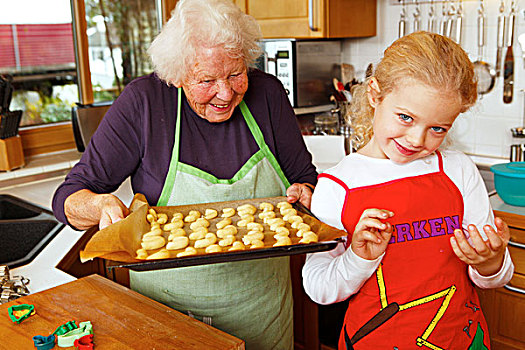祖母,孙女,烘制,圣诞节,饼干,切削,室外,面团