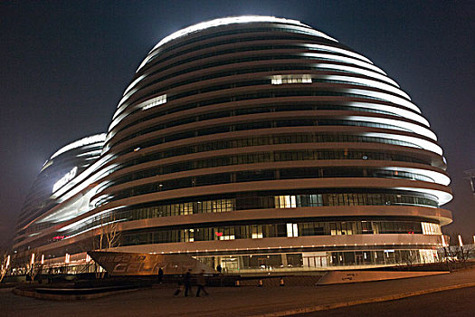 北京cbd新的地标建筑银河soho办公大楼夜景