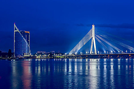桥,斜拉桥,黃昏,蓝色,钟点,上方,道加瓦河,河,西部,建筑,里加,拉脱维亚,欧洲