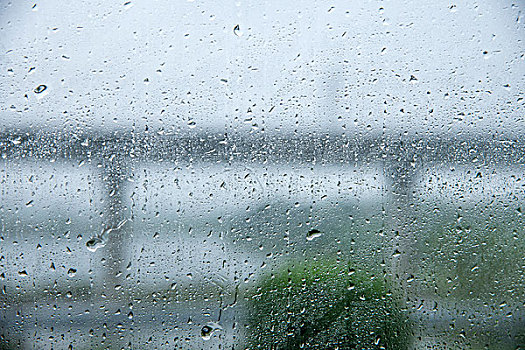重慶至長沙G68高速公路雨中即景
