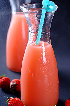 鲜榨草莓汁