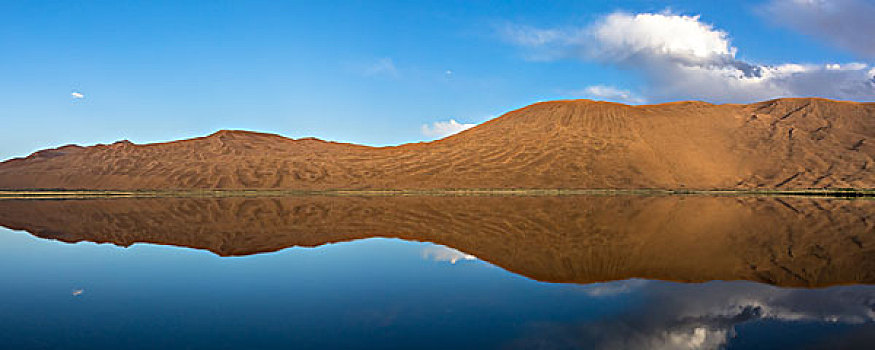 内蒙古巴丹吉林沙漠