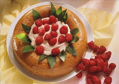 萨伐仑松饼,树莓,奶油