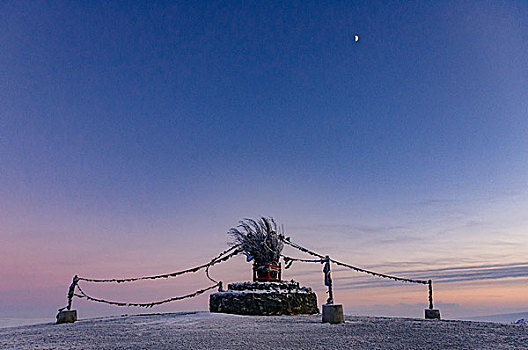 呼伦贝尔,冬天的草原,陈巴尔虎旗,金帐汗附近,敖包