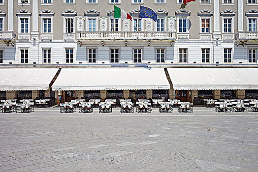 建筑外观,遮篷,空,排,椅子,正面,咖啡,广场,意大利,的里雅斯特,欧洲