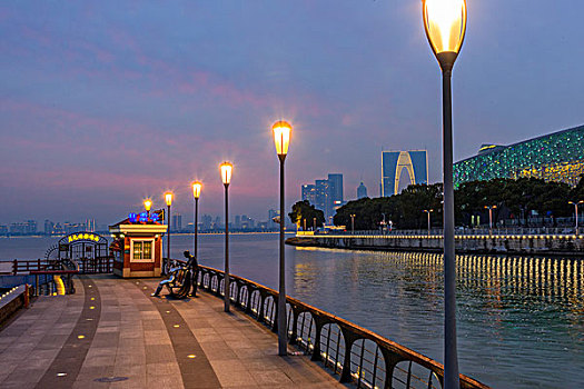 苏州街金鸡湖月光码头夜色风景