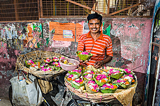一个,男人,销售,花,供品,市场,里虚克虚,北阿坎德邦,印度,亚洲