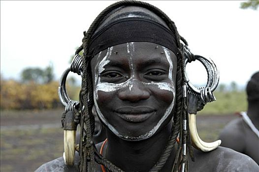 肖像,微笑,男青年,莫西部落,重,头饰,牙齿,男性,靠近,金卡,埃塞俄比亚,非洲