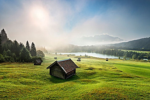 水,雾,山,阿尔卑斯山,小屋,高山,草地,绿色,早晨,日出,太阳,亮光,自然风光,气氛