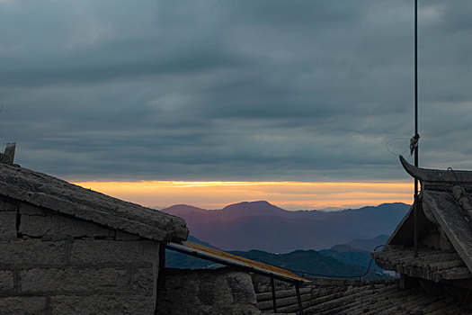 山上大理石建筑夜景晚霞火烧云云海一线天