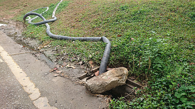 排水管排水到下水沟