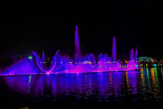 音乐喷泉,夜晚,灯景,夜景,广场,五颜六色,光影,水幕电影,水柱,节奏,乐曲