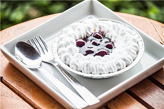 芝士蛋糕,蓝莓,酱,白色背景,盘子