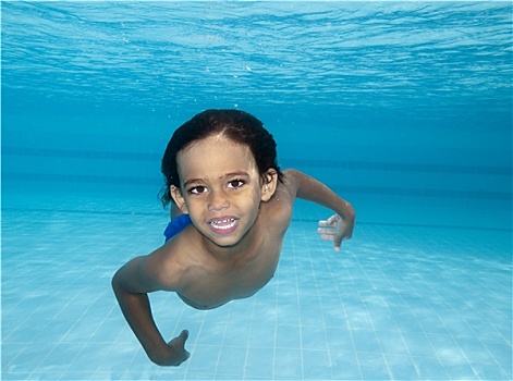 年幼,游泳池