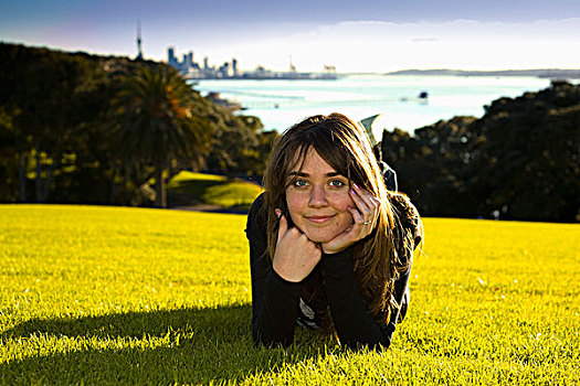 女青年,草地,海岸,奥克兰,新西兰
