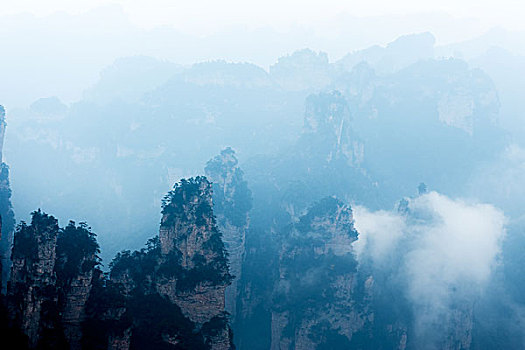 陡峭,山